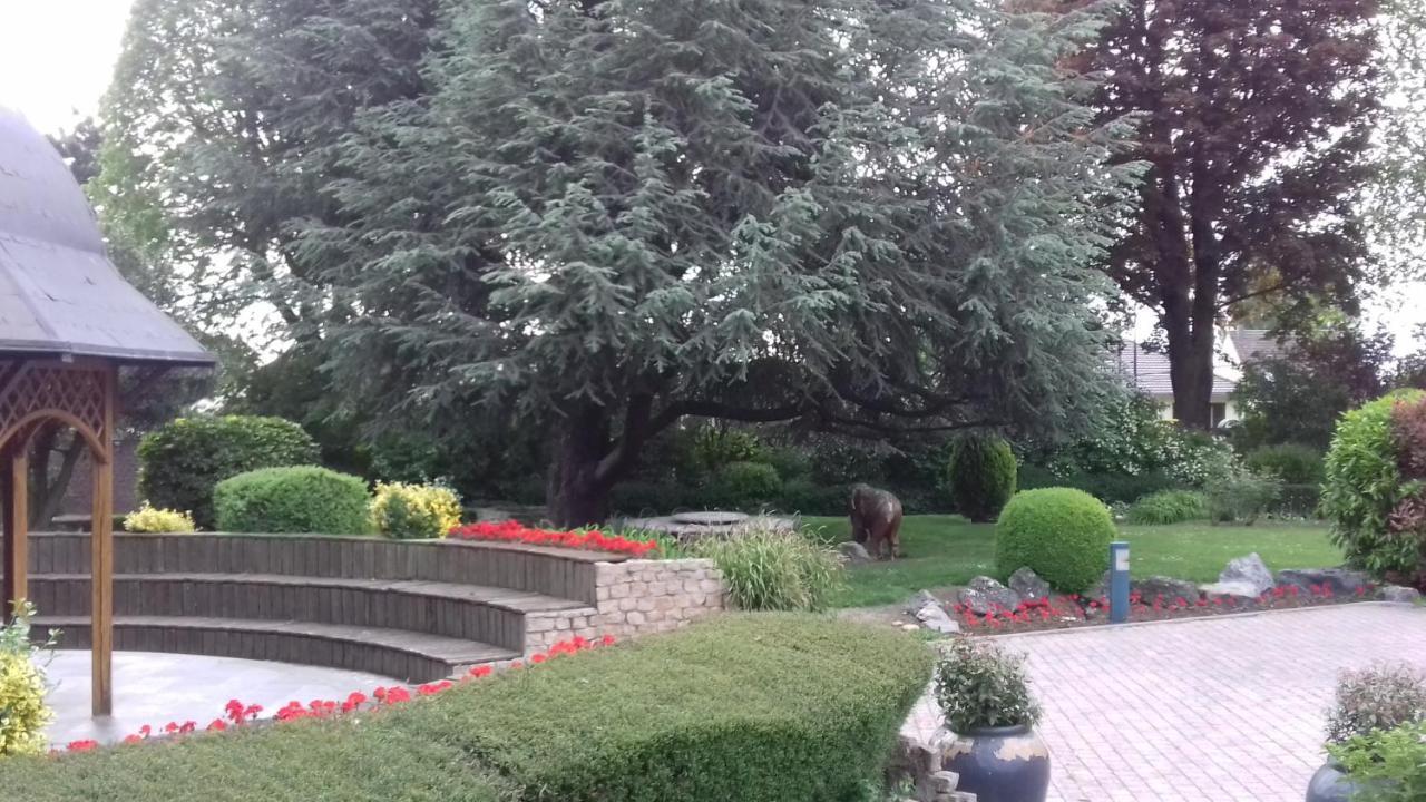 Le Manoir De La Mantille Caudry Exterior foto